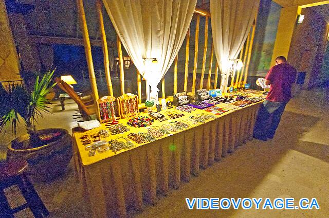 Cuba Cayo Largo Sol Cayo Largo Some evenings, a craftsman sells items near the lobby.