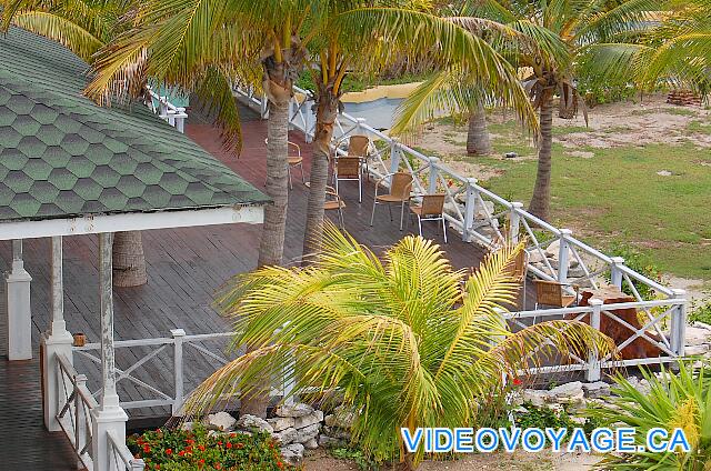 Cuba Cayo Largo Sol Cayo Largo La Marimba tiene una gran terraza al aire libre, muy popular entre los fumadores.