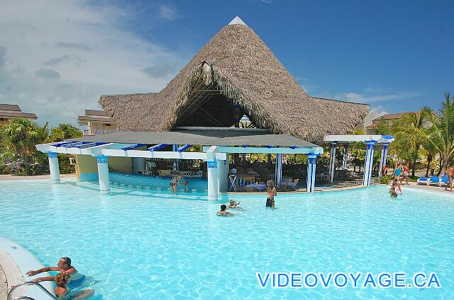 Cuba Cayo Largo Sol Cayo Largo El bar de la piscina con bar.