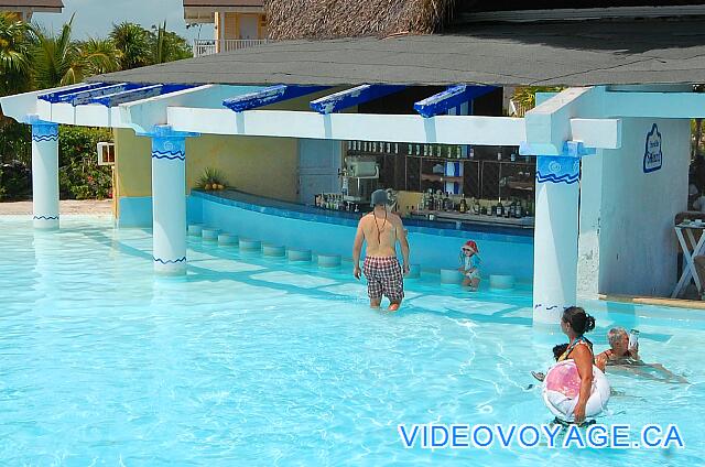 Cuba Cayo Largo Sol Cayo Largo La barra de bar directamente en la piscina.