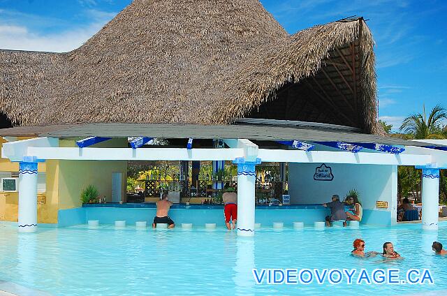 Cuba Cayo Largo Sol Cayo Largo Muchos asientos en la piscina.