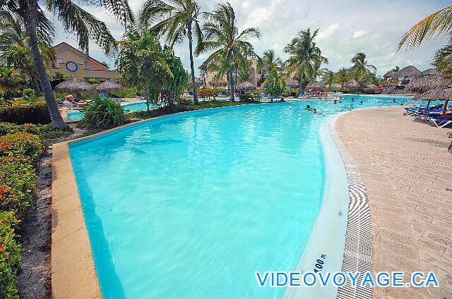 Cuba Cayo Largo Sol Cayo Largo La piscina termina en el centro del sitio, la sección occidental del hotel no tiene piscina.