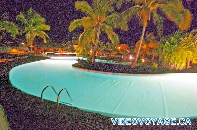 Cuba Cayo Largo Sol Cayo Largo La piscina principal de la noche.