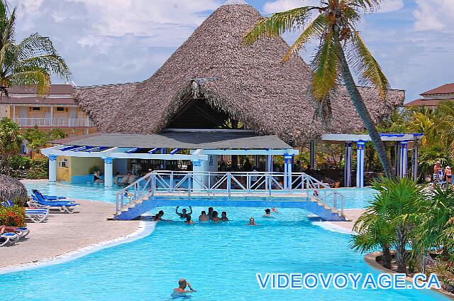 Cuba Cayo Largo Sol Cayo Largo En verano, durante los días de calor, los clientes les encanta la sombra bajo el puente ...