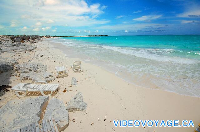 Cuba Cayo Largo Sol Cayo Largo Il y a quelques roches près du trottoir mais vers l'est, les rochers disparaissent.