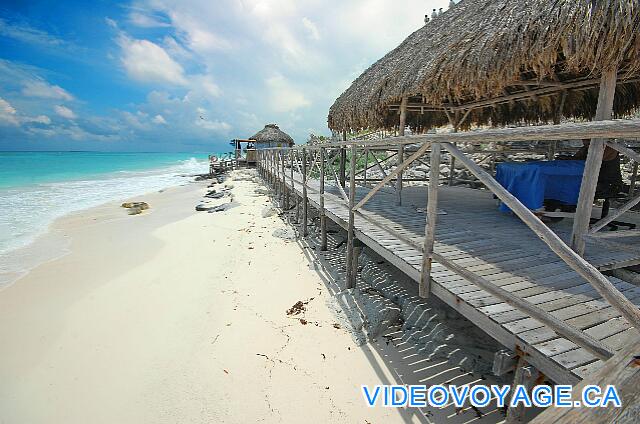 Cuba Cayo Largo Sol Cayo Largo Un largo paseo marítimo por las escaleras con el bar de la playa.