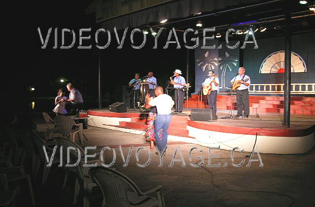 Cuba Guardalavaca Club Amigo Atlantico Guardalavaca Parfois plusieurs couples dansent simultanément.