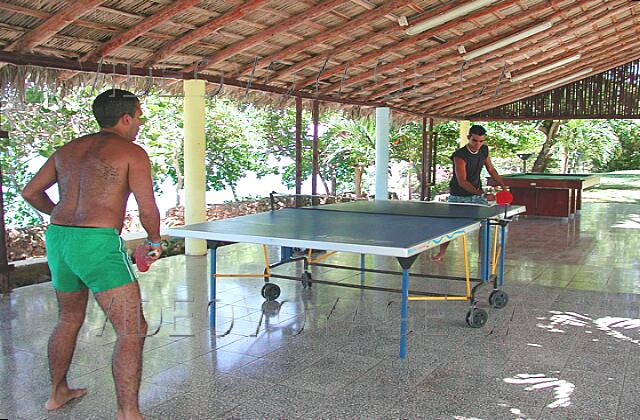 Cuba Guardalavaca Club Amigo Atlantico Guardalavaca Une table de ping pong à l'hôtel Atlantico près de la piscine des enfants.