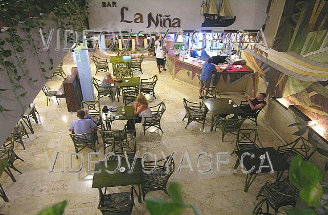 Cuba Guardalavaca Club Amigo Atlantico Guardalavaca Le Lobby bar de l'Atlantico est toujours animé.