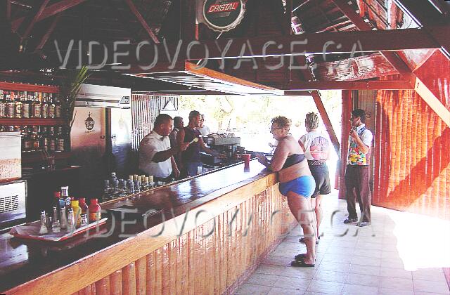 Cuba Guardalavaca Club Amigo Atlantico Guardalavaca Le jours, ce bar offre des mets rapide.