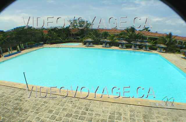 Cuba Guardalavaca Club Amigo Atlantico Guardalavaca La piscine de l'hôtel Guardalavaca est rectangulaire. Elle est la plus vieille du Club Amigo.