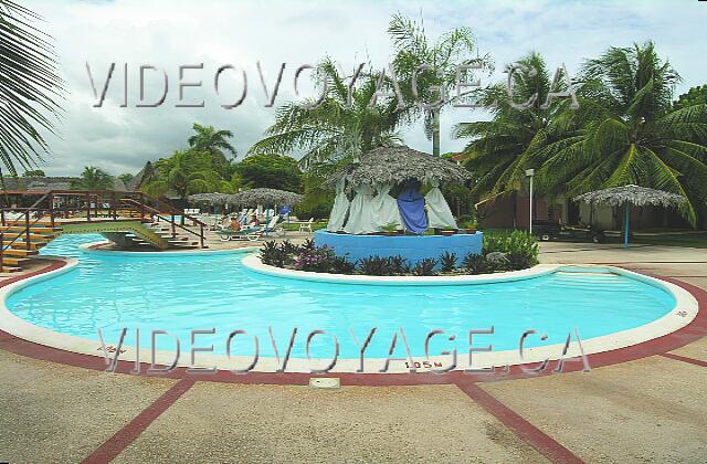 Cuba Guardalavaca Club Amigo Atlantico Guardalavaca La plus petite partie de la piscine possède une terrasse pour les massages.