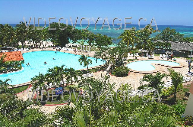 Cuba Guardalavaca Club Amigo Atlantico Guardalavaca La piscine pour enfant de l'hôtel Atlantico est à droite.