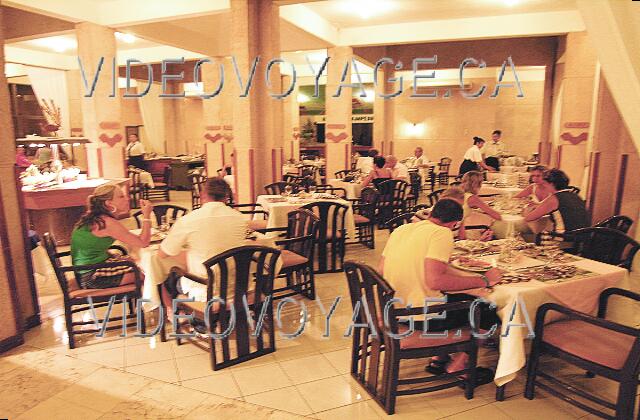 Cuba Guardalavaca Club Amigo Atlantico Guardalavaca Un restaurant de moyenne dimension, peu achalandé et tranquille.