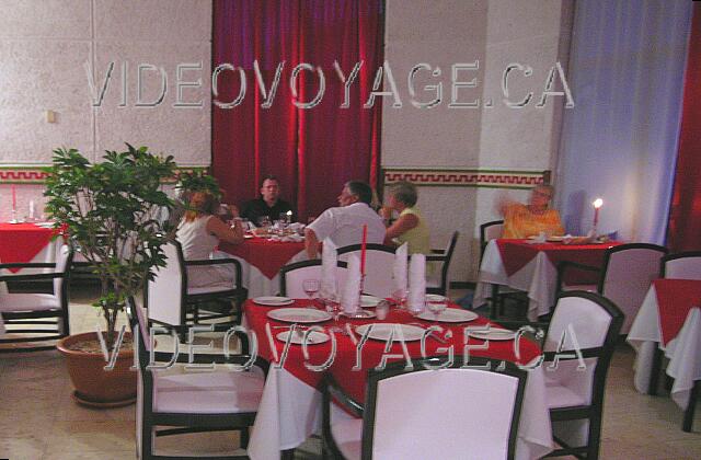 Cuba Guardalavaca Club Amigo Atlantico Guardalavaca Une belle présentation des tables, un service personalisé et un restaurant tranquille.