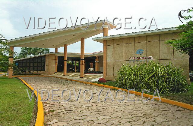 Cuba Guardalavaca Club Amigo Atlantico Guardalavaca La entrada del vestíbulo del Club Cameleon.