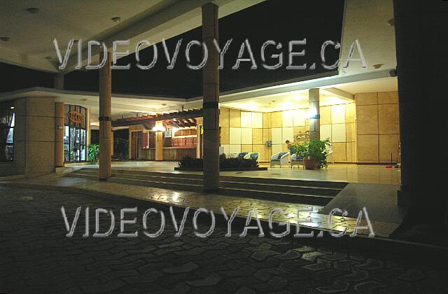 Cuba Guardalavaca Club Amigo Atlantico Guardalavaca The Lobby Club Cameleon night.