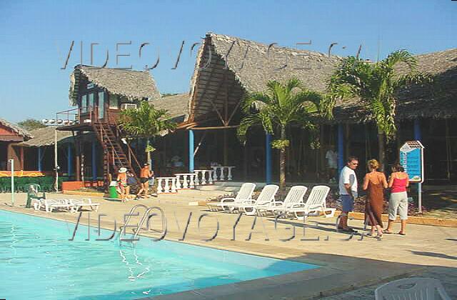 Cuba Guardalavaca Club Amigo Atlantico Guardalavaca L'arrière du Lobby de l'hôtel Guardalavaca tombe directement sur la piscine.