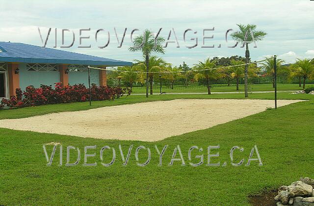 Cuba Guardalavaca Blau Costa Verde Una cancha de voleibol, cerca del centro de salud.