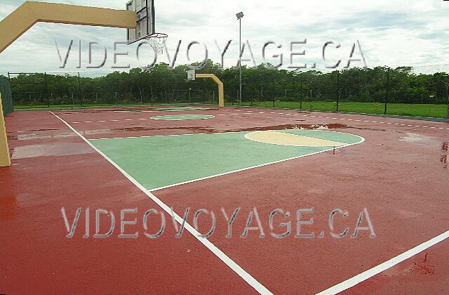 Cuba Guardalavaca Blau Costa Verde A very nice basketball court.