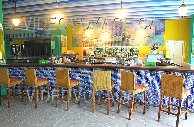 Cuba Guardalavaca Blau Costa Verde El bar del vestíbulo.