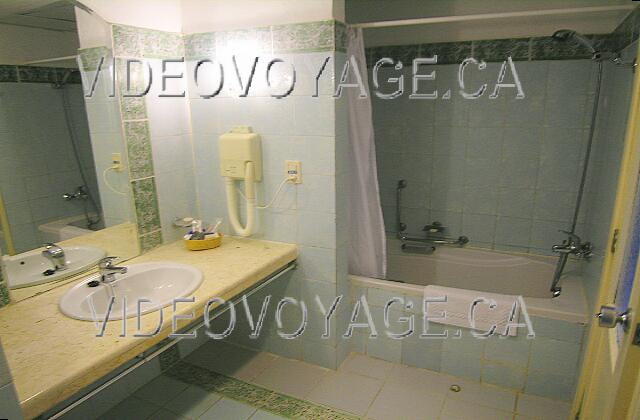 Cuba Guardalavaca Blau Costa Verde La chambre de bain.