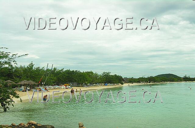 Cuba Guardalavaca Blau Costa Verde Siendo en el fondo de una bahía, rodeada de la isla, las olas son intensitées bajos.