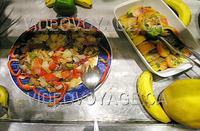 Cuba Guardalavaca Blau Costa Verde The counter iced cream with caramel, honey, ...