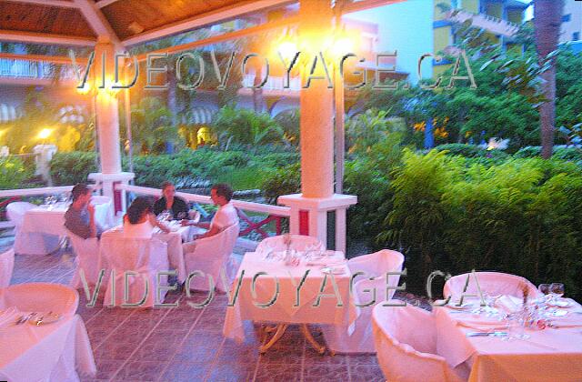 Cuba Guardalavaca Blau Costa Verde With nice decorations around.