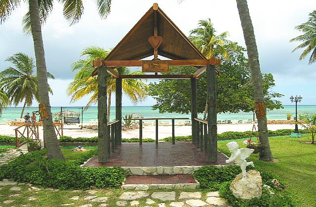 Cuba Guardalavaca Brisas Guardalavaca Un petit gazebo pour les mariages dans la section villa.