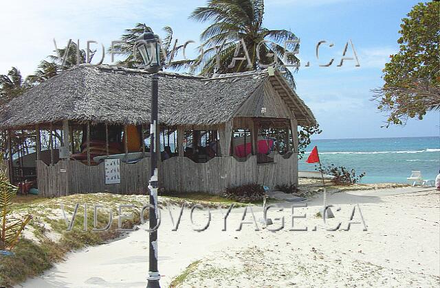 Cuba Guardalavaca Brisas Guardalavaca Le centre nautique de la section villa est souvent désert. Il est situé au bout de la plage de la section villa.