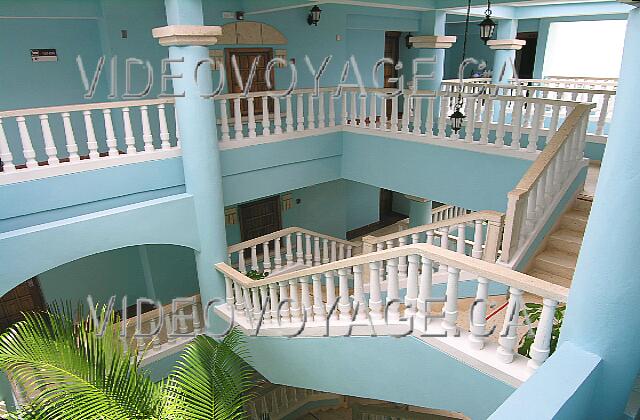 Cuba Guardalavaca Brisas Guardalavaca Villas escaleras.