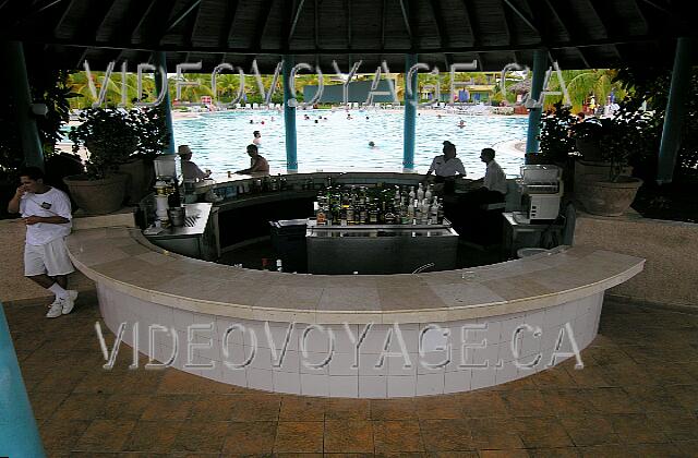 Cuba Guardalavaca Playa Costa Verde The counter outside the pool.