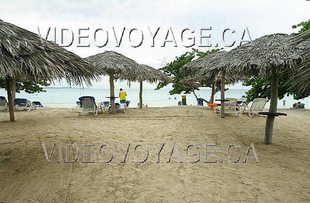 Cuba Guardalavaca Playa Costa Verde On arrival on the beach, many umbrellas.