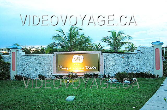 Cuba Guardalavaca Playa Costa Verde El cartel a la entrada del sitio.