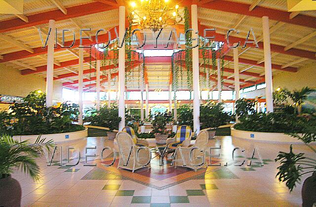 Cuba Guardalavaca Playa Costa Verde The lobby is large.