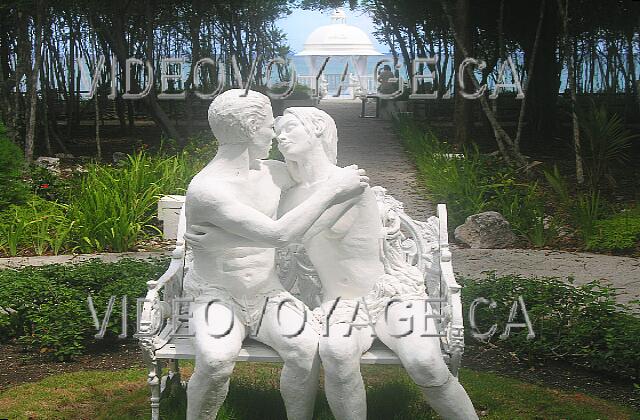 Cuba Guardalavaca Paradisus Rio de oro The statue of lovers and the gazebo at the end of the driveway.