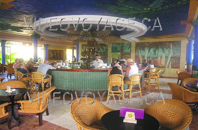 Cuba Guardalavaca Paradisus Rio de oro Le Lobby bar La Palma est ouvert 24 heures.