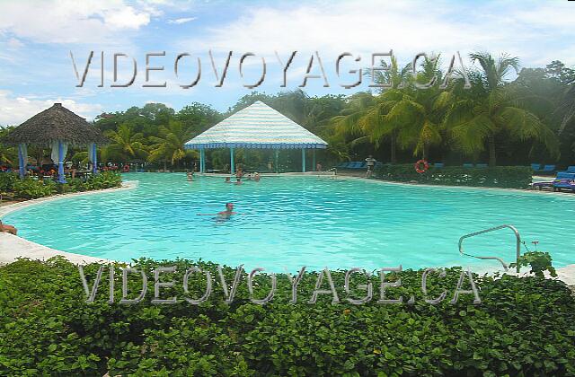 Cuba Guardalavaca Paradisus Rio de oro On the left the same palapas but seen from the other side of the point at the center the pool bar.