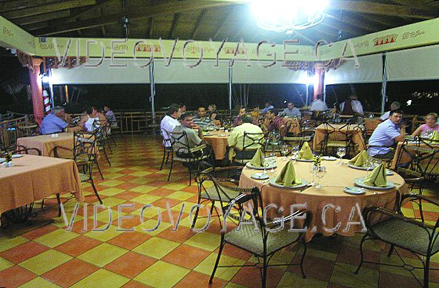 Cuba Guardalavaca Playa Pesquero El comedor en la cena.