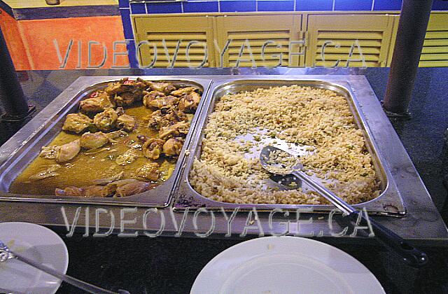 Cuba Guardalavaca Playa Pesquero Arroz y pollo.