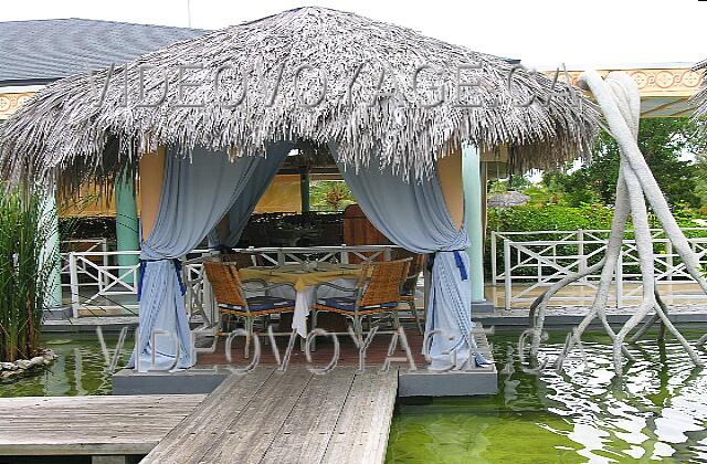 Cuba Guardalavaca Playa Pesquero Otro de los islotes .. No son siempre disponbles.