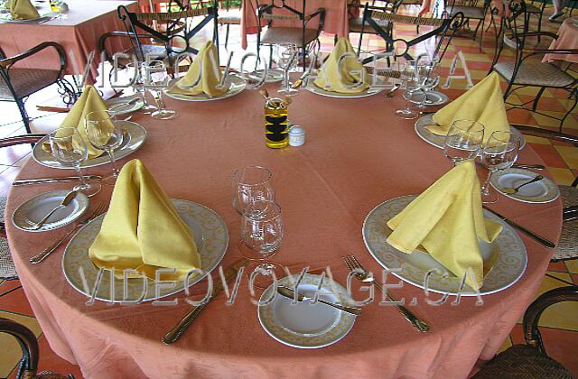 Cuba Guardalavaca Playa Pesquero La presentación de una tabla estándar.