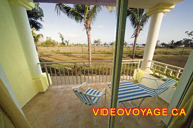 Cuba Guardalavaca Playa Pesquero Le balcon assez grand, certaines chambres ont une vue sur la plage, mais la plupart ont une vue jardin.