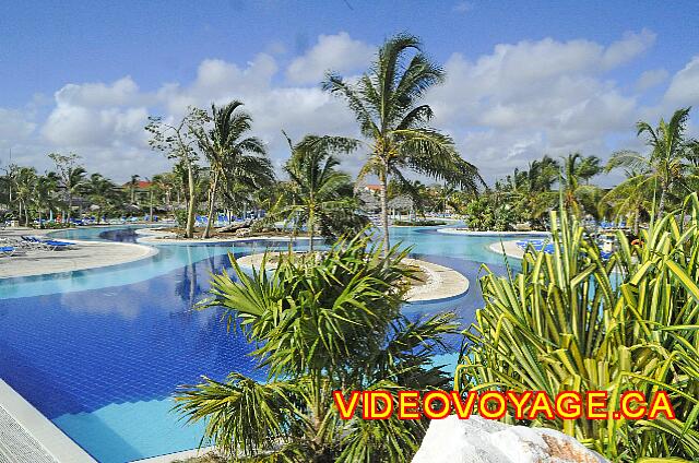 Cuba Guardalavaca Playa Pesquero La piscine en 2009, toujours aussi vaste...