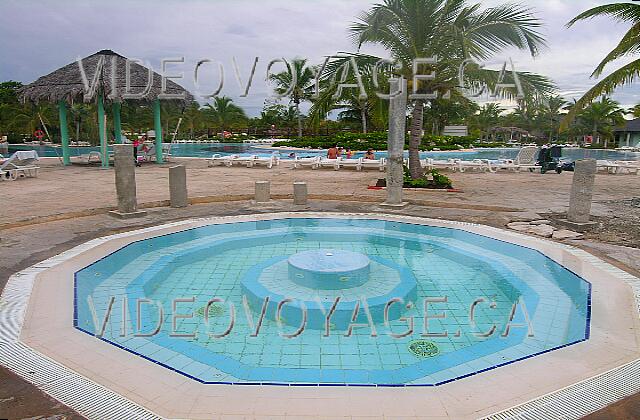 Cuba Guardalavaca Playa Pesquero Remolinos están ubicados en diferentes lugares azores la piscina.