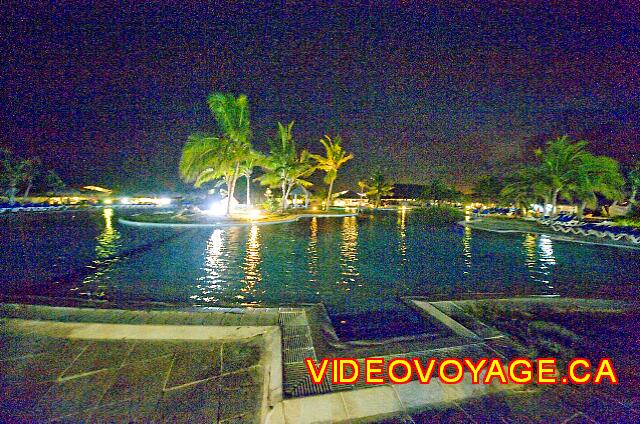 Cuba Guardalavaca Playa Pesquero La piscina en la noche