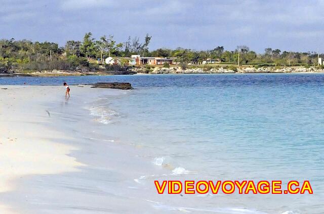 Cuba Guardalavaca Playa Pesquero La petite pointe rocheuse à l'extrémité.