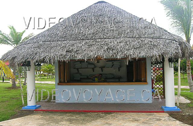 Cuba Guardalavaca Playa Pesquero Beach towels are also distributed at the pool. The site is great, the distance may be large between the rooms around the site and two towels services.