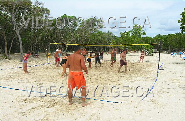 Cuba Guardalavaca Memories Holguin Beach Resort Voleibol en la playa.